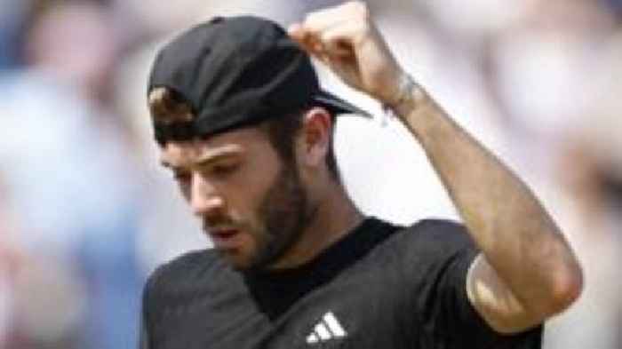Brilliant Fearnley beats Moutet to reach Queen's last eight