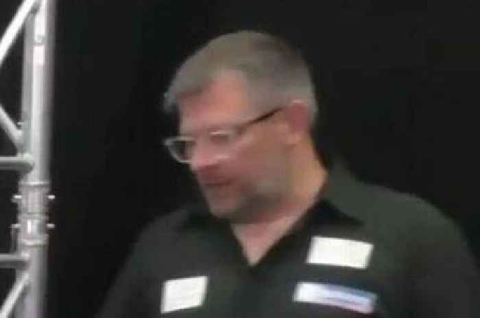 James Wade caught in new darts 'fartgate' as he tells Peter Wright to 'give it one sec'
