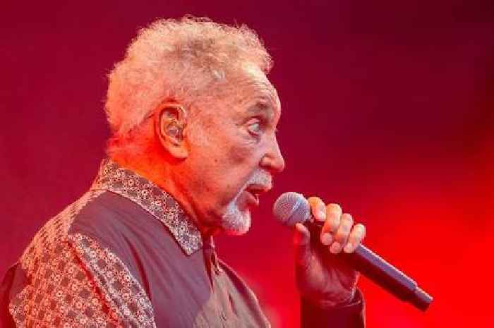 Sir Tom Jones fans beg him to 'take it easy' after sharing social media post