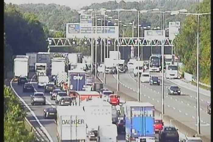Live M25 traffic updates as overturned car blocks motorway near Swanley Interchange
