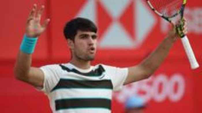 'Don't know how I'm still standing' - Alcaraz advances at Queen's
