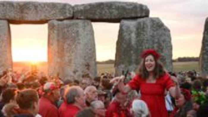 'Record-breaking' solstice crowd at Stonehenge