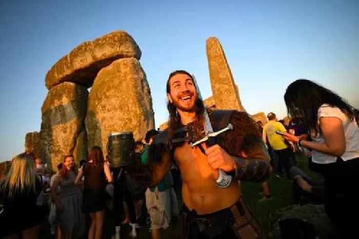 Stonehenge summer solstice in pictures as thousands brave the heat to watch sunrise