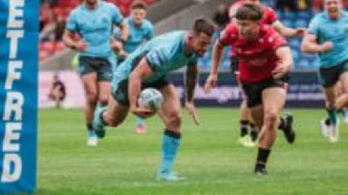 Hull FC into top six with win at struggling Salford