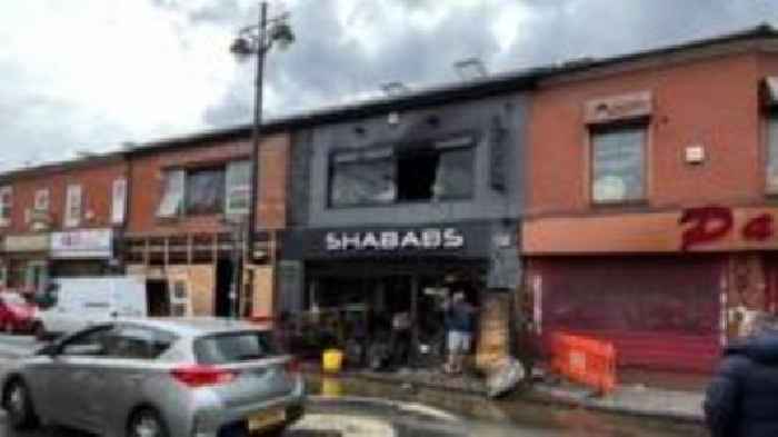 Man jumps from window to flee restaurant fire