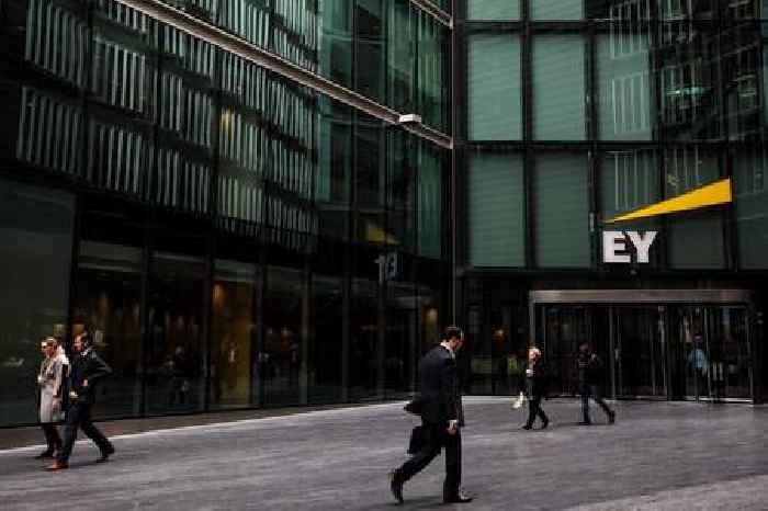 Big Four slash graduate jobs as AI takes on entry level work