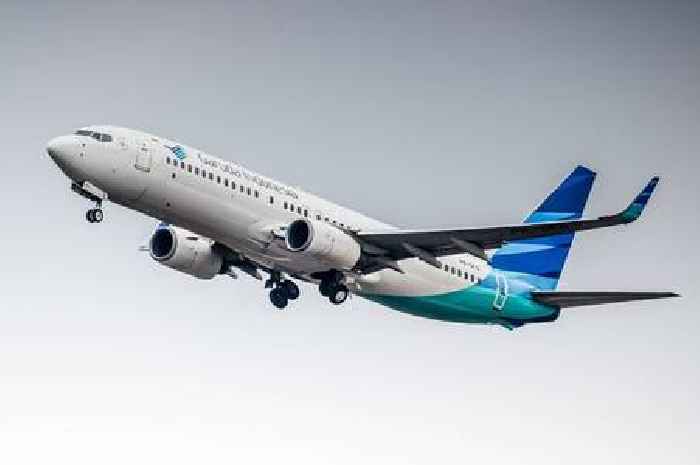 Airline suspends entire flight cabin crew after passenger's damning discovery