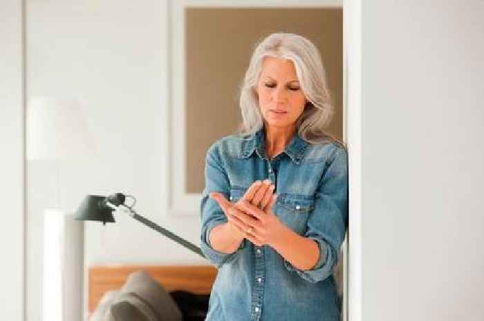 Fingernail 'diamond window' check can spot early cancer warning signs says doctor