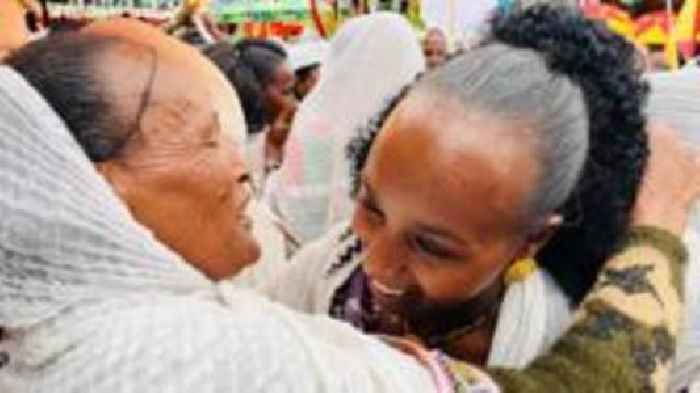 Ethiopians and Eritreans embrace at rare border reopening