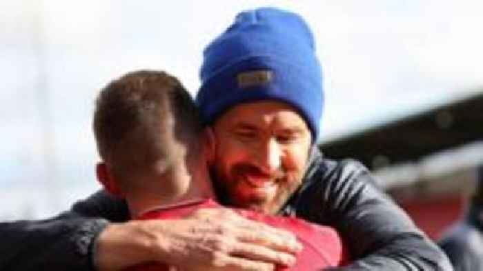 I can't imagine Mullin in a different kit -Reynolds