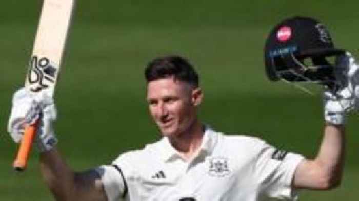 Bancroft bats all day as Glos frustrate Derbyshire