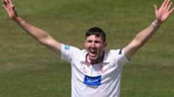 Somerset build big lead over Bears but draw looms