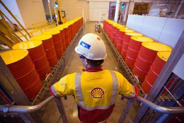 FTSE 100 held back by Shell and BP after ‘fragile’ ceasefire 