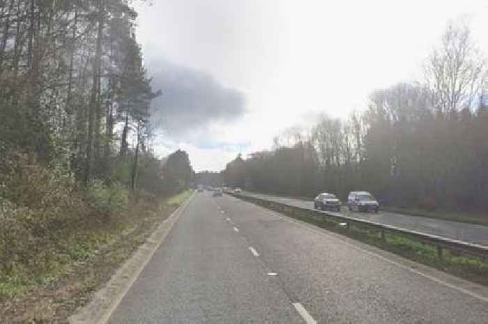 Live: Multi-vehicle crash closes lane on major road