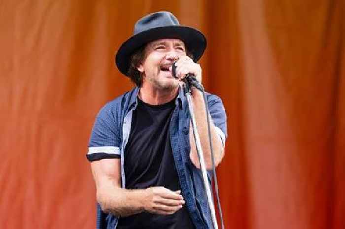 Glastonbury headliner Neil Young once stood in for music legend – shocking fans