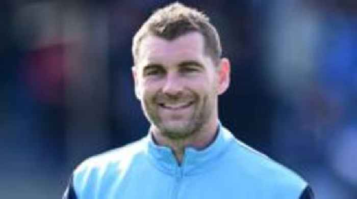 Gills sign Wycombe striker Vokes on one-year deal