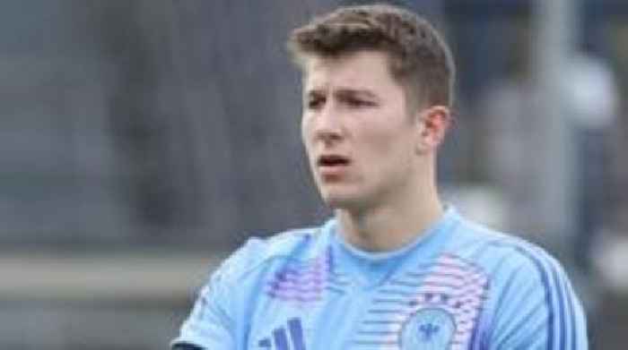 Burnley sign Germany Under-20 keeper Weiss