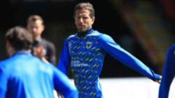 Hutchinson signs new one-year Dons deal