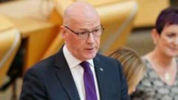 Swinney apologises to travellers for 'Tinker Experiment'
