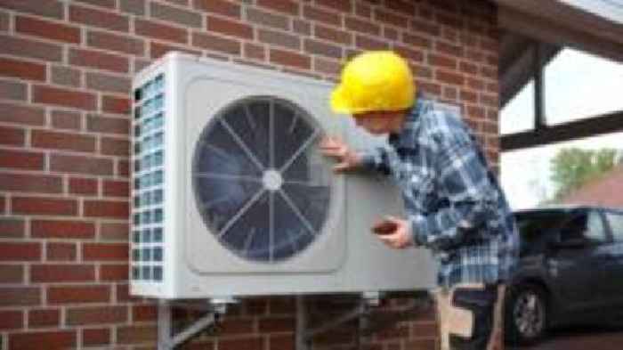 Electric cars and heat pumps making progress, UK climate advisers say