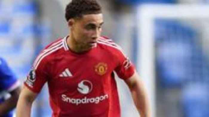 Carlisle bring in ex-Man Utd youth player Murray