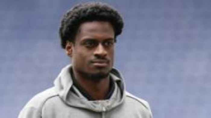 Barnsley bring in Plymouth full-back Ogbeta on loan