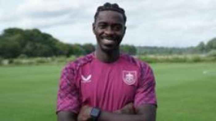 Burnley sign Tuanzebe on free transfer from Ipswich