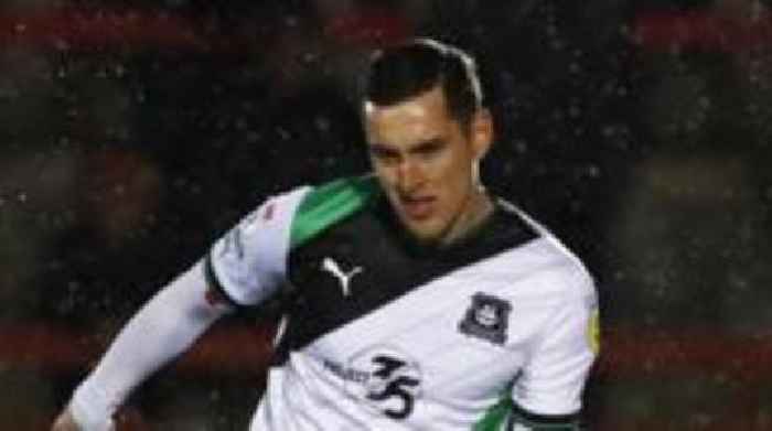 Grant agrees new one-year deal at Accrington