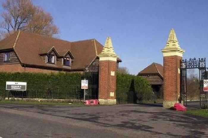 Three 'dangerous' prisoners escape from jail as police issue public warning