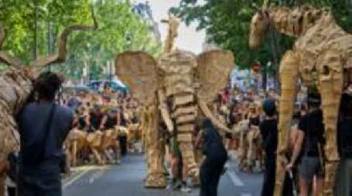 Life-sized animal puppet herd arrives in London