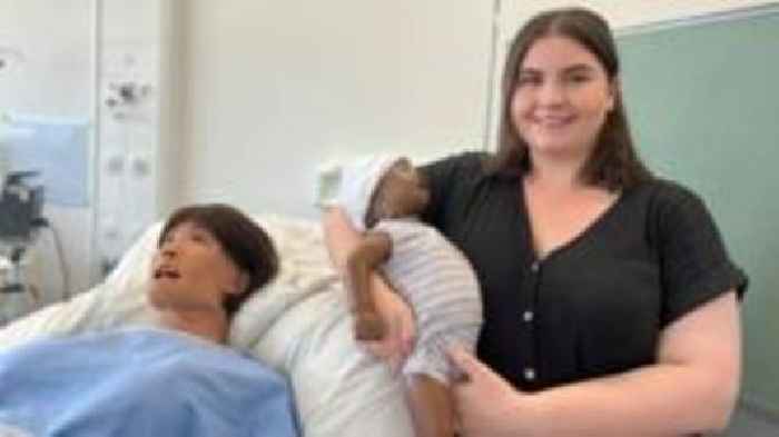 Midwives face 'heartbreaking' struggle to find work