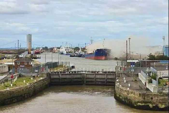 Hull fire: Huge blaze on ship causes thick plume of smoke to engulf city centre