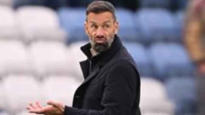Leicester part company with manager Van Nistelrooy