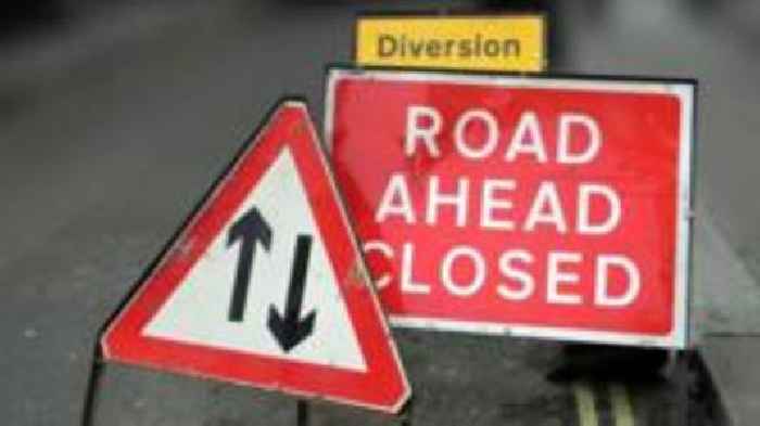 Road bridge over M25 in Surrey closed all weekend