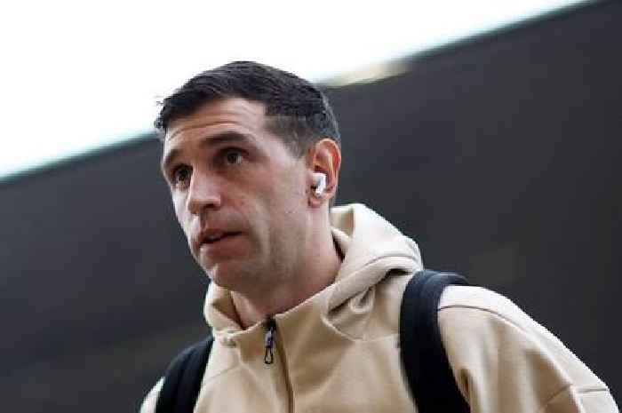 Chelsea join Man Utd in £45m Emiliano Martinez race as star's preference emerges
