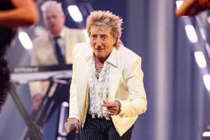 Kneecap fans boo Rod Stewart as band target him with 