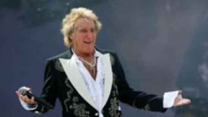 Rod Stewart fans party 160 miles from Glastonbury