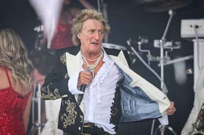 Huge Glastonbury crowd flocks to Rod Stewart as viewers all say the same thing