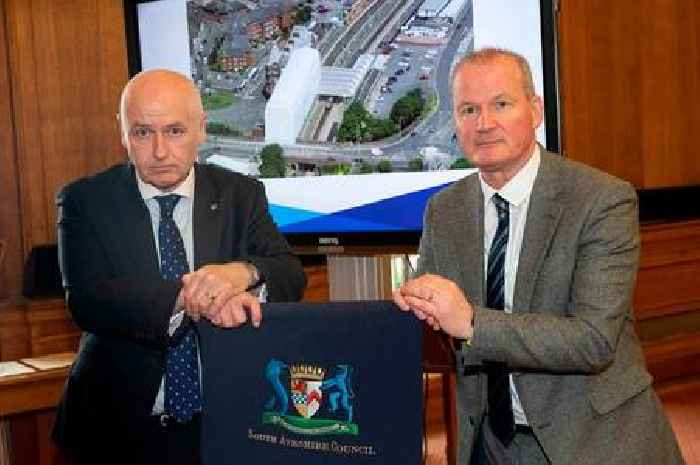 'Contracts for pals' crisis deepens at Scottish council as two senior figures step aside