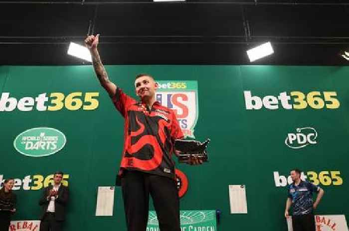 Nathan Aspinall overcomes toilet trouble to go close at US Darts Masters