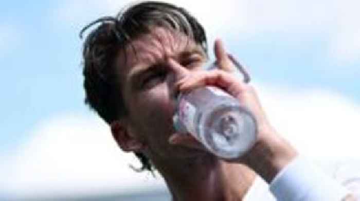 Wimbledon's hottest opening day sees players deal with sweltering conditions