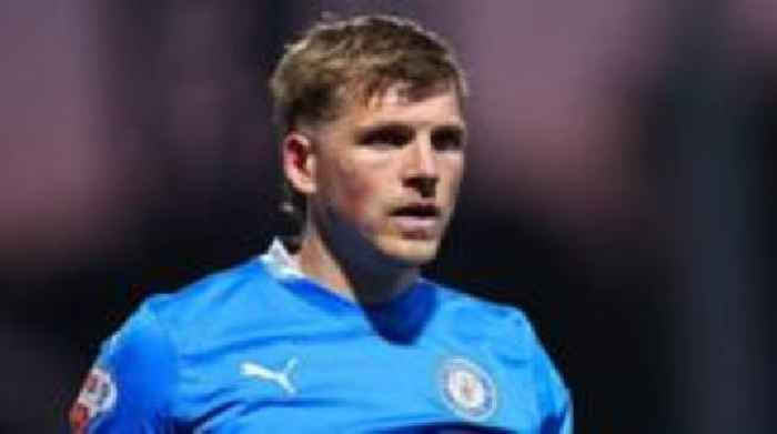 MK Dons sign Stockport midfielder Collar
