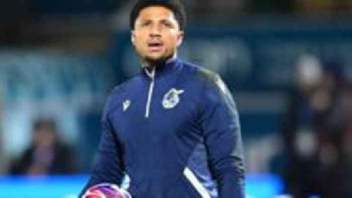 Walsall sign Watford keeper Roberts on loan