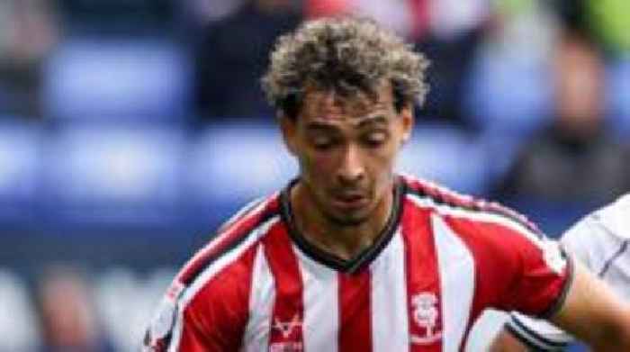 Barrow bring in ex-Lincoln City striker Walker
