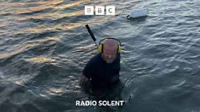 'I'll find your lost items with my metal detector'