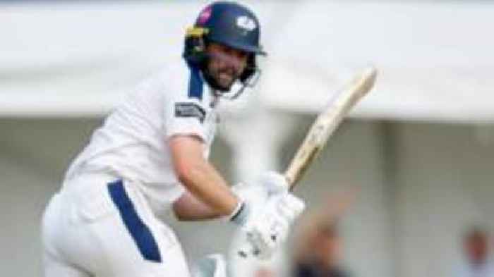 Lyth digs in for Yorks after Essex batters stall