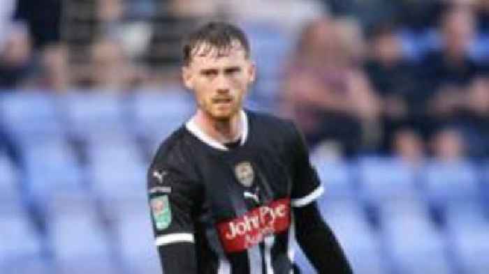 Defender Cundy joins Cheltenham on one-year deal