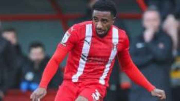 Grimsby bring in Orient full-back Sweeney