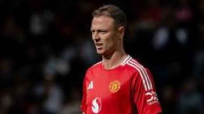Evans confirms retirement with new Man Utd role