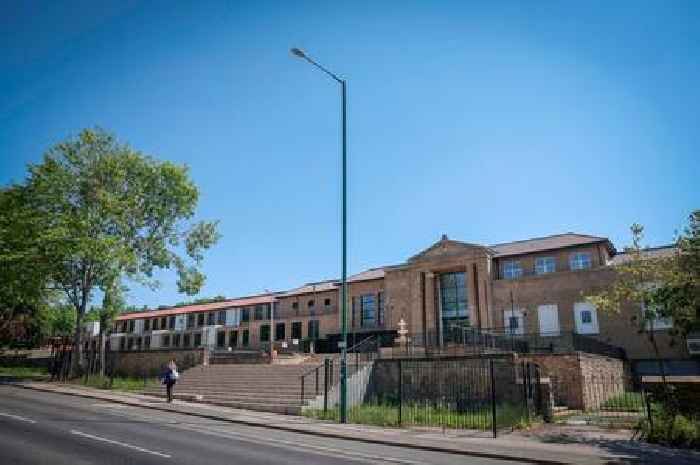 Ghost Nottingham college accused of 'abusing' student loan system to close